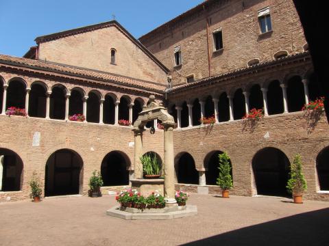 CHIOSTRO BASILICA S.STEFANO BOLOGNA